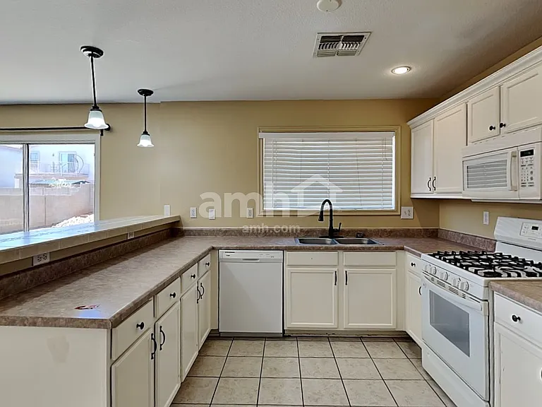 360 E Atlas Cedar Pl — Photo 3