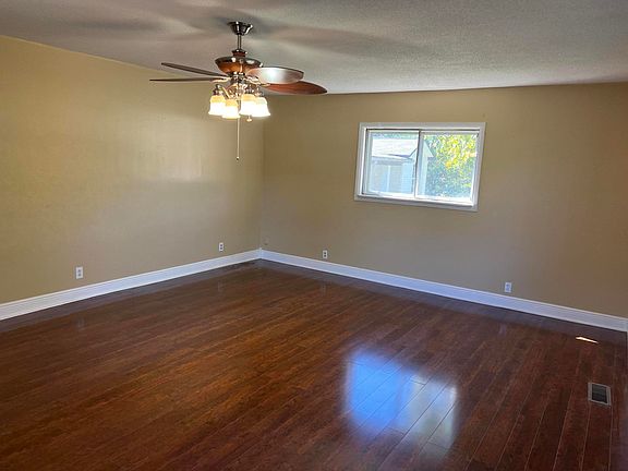 2nd image of 366 S Hemlock Dr