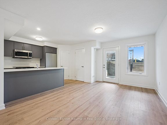 4th image of 940 Saint David St N #41