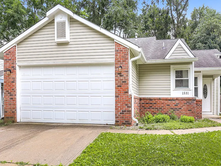 1531 Creekside Ln — Photo 1