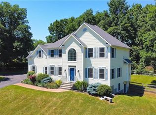 10 Sunrise Dr, Red Hook, NY 12571