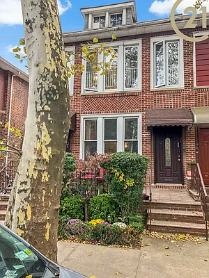 Sold by Century 21 Melanie Kishk Realty | media 1