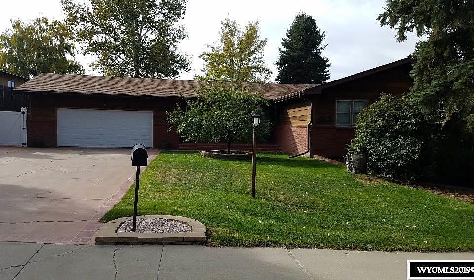 1st image of 101 Holly Dr
