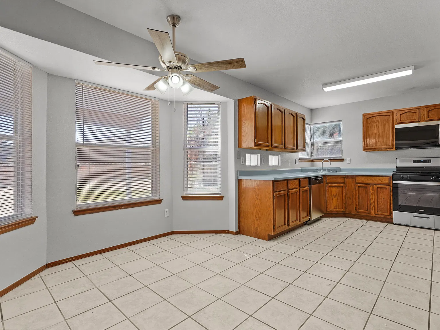 3 bed, 1945 sqft, $1,750 — Photo 3