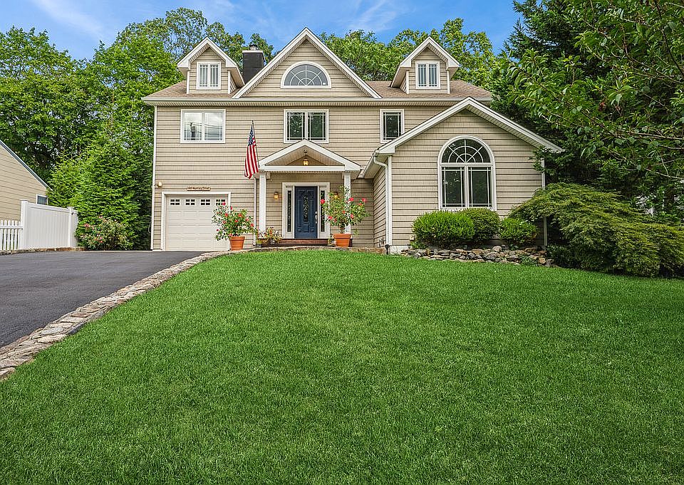 1st image of 143 Huntley Dr