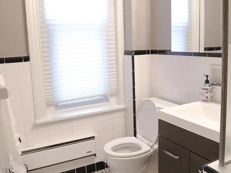 302 S 12th St #402 — Photo 11