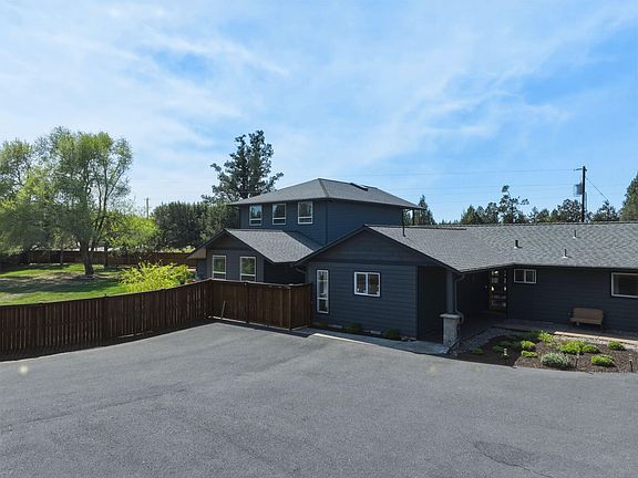 4th image of 62267 Powell Butte Rd