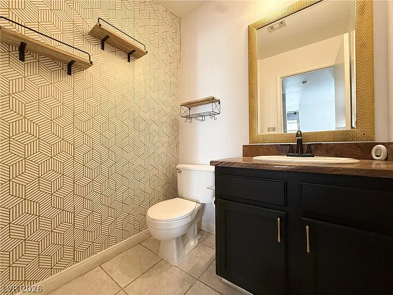 2066 Waverly Cir — Photo 17