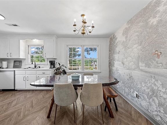 4th image of 2226 Highland Dr