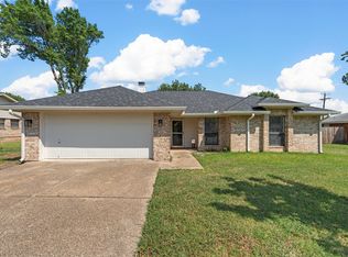 810 Rolling Hills Dr, Hewitt, TX 76643
