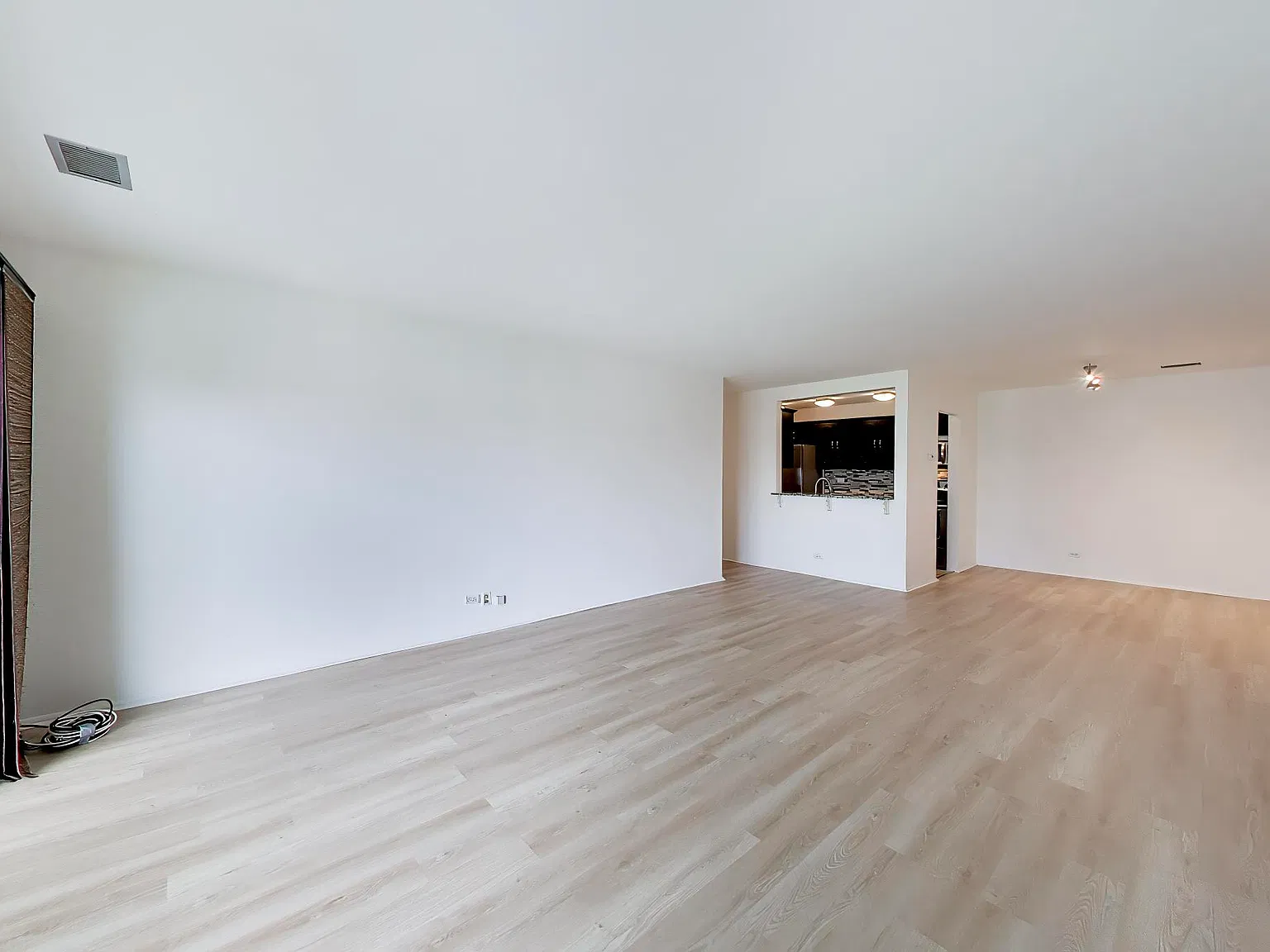 2 bed, 1217 sqft, $2,200 — Photo 4