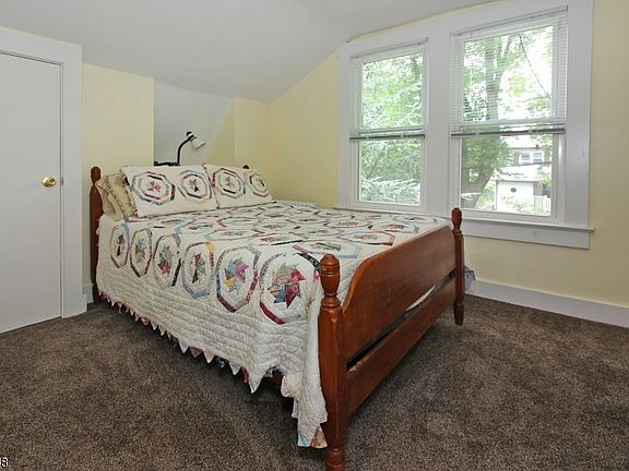 5th image of 36 Woodrow Pl