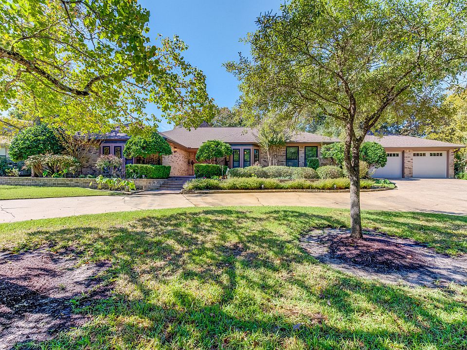 1st image of 305 Muirfield Dr
