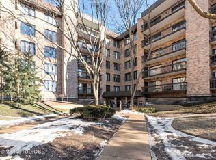 1831 Mission Hills Rd APT 105, Northbrook, IL 60062