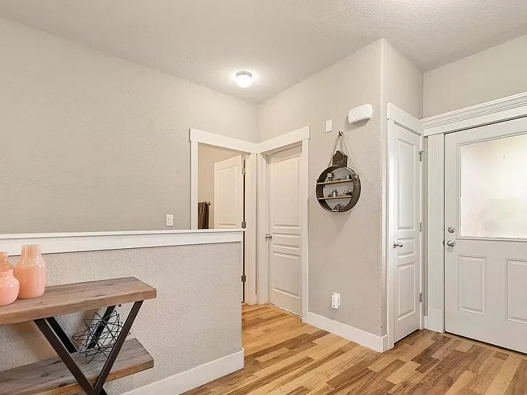 1162 Village Cir — Photo 8