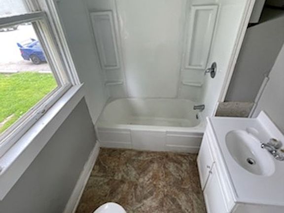 5th image of 805 2nd Ave #2