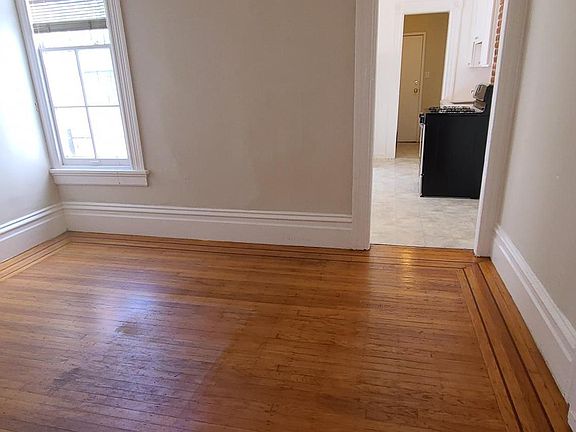 3rd image of 226 Rose St