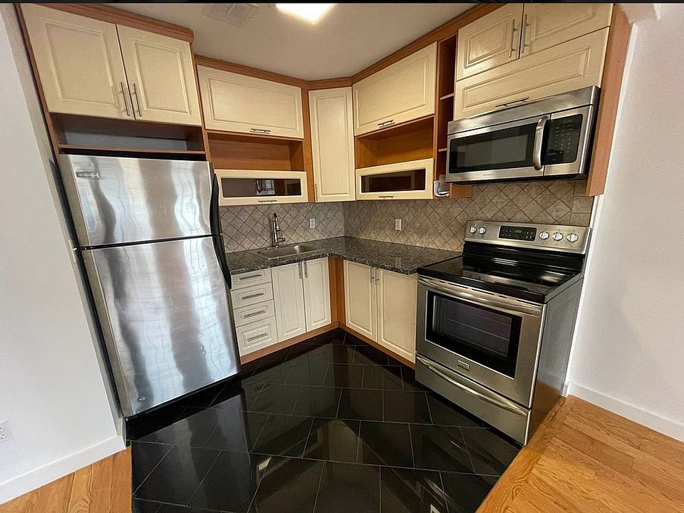 2nd image of 252 18th St APT 4E