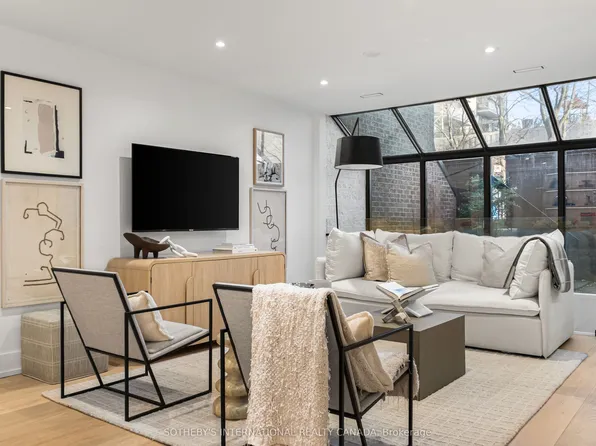 142 Pears Ave #A4, Toronto, ON M5R 1T2