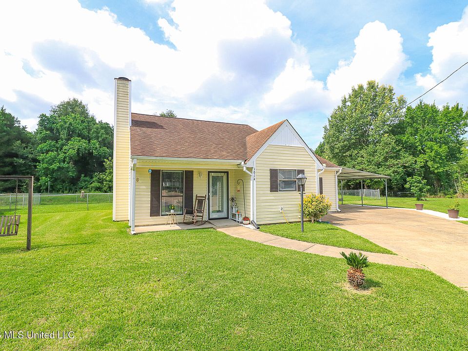 1st image of 1014 Twin Pine Ln