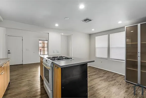 1030 E Polk St — Photo 19