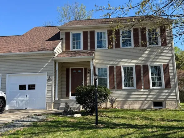 8227 Sunset Dr, Manassas, VA 20110