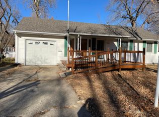 5306 SW 28th St, Topeka, KS 66614