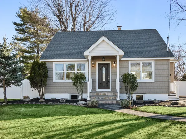60 Alexander Avenue, Farmingdale, NY 11735