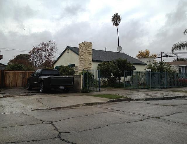 2nd image of 608 S Garnsey St