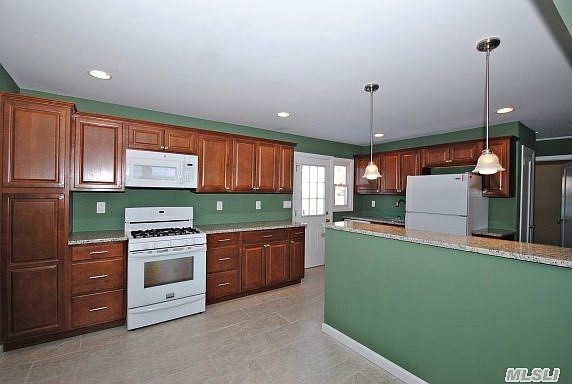 4th image of 32 Woodbine Dr S