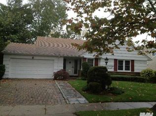 1616 Lakeview Dr, Hewlett, NY 11557