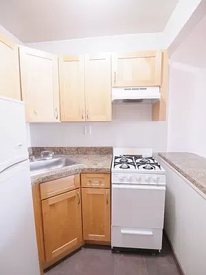 4th image of 157 E 85th St APT 6C