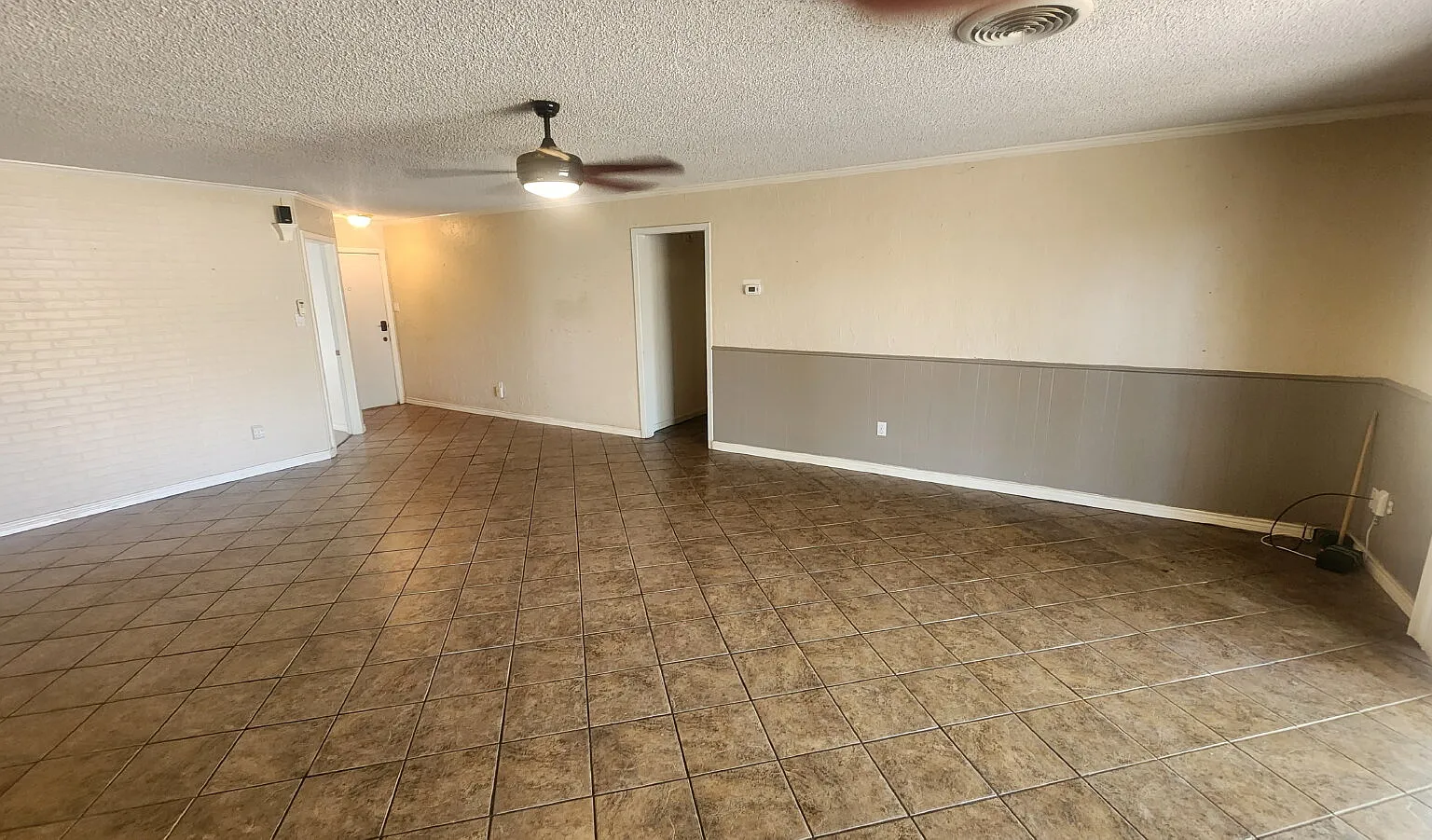 3 bed, 2.0 bath, 1603 sqft, $1,350 — Photo 4