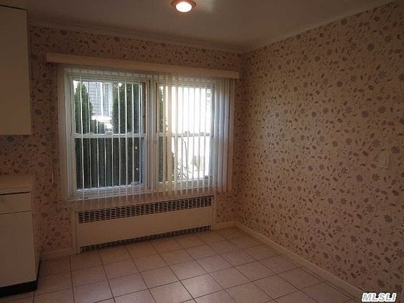 4th image of 77 West Dr