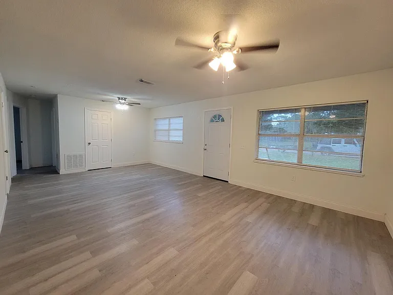 274 SE 14th Ave — Photo 5