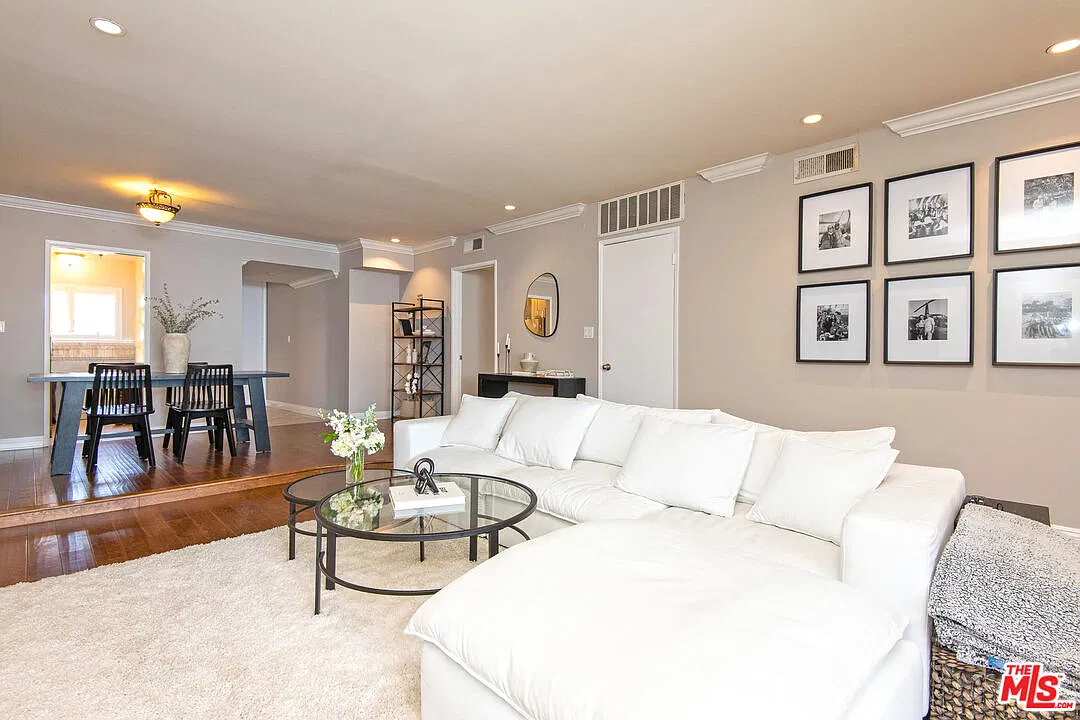 2 bed, 2.0 bath, 1077 sqft, $4,200 — Photo 2