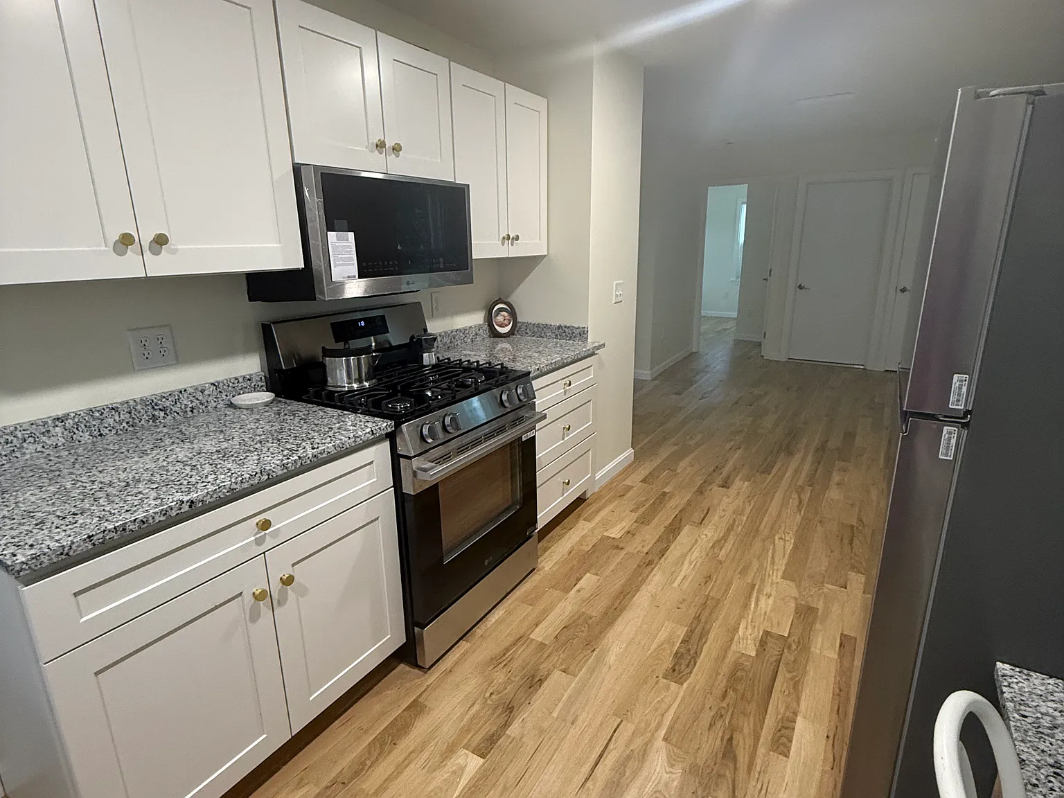 2 bed, 900 sqft, $2,400 — Photo 1