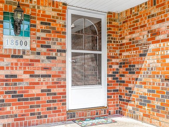 3rd image of 18500 E Hanthorn Dr
