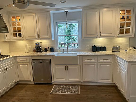 Kitchen with Farmhouse Sink and Soft Close Cabinets