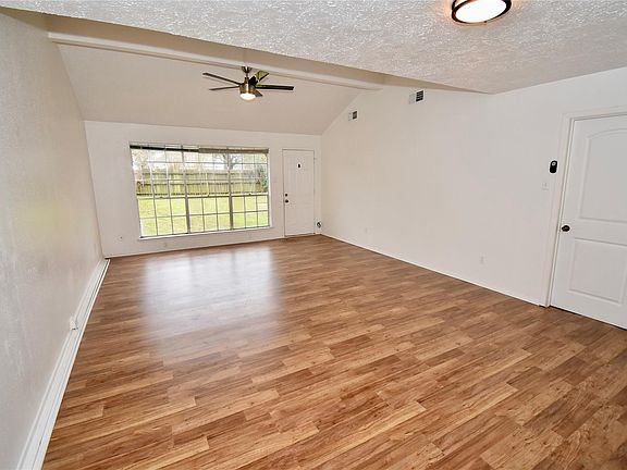 3rd image of 19539 Lazy Valley Dr