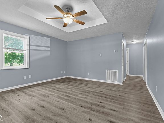3rd image of 2646 Walker Ave