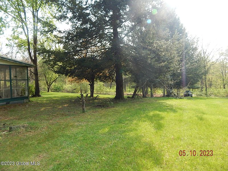 4th image of 22 Craryville Berkshire Road