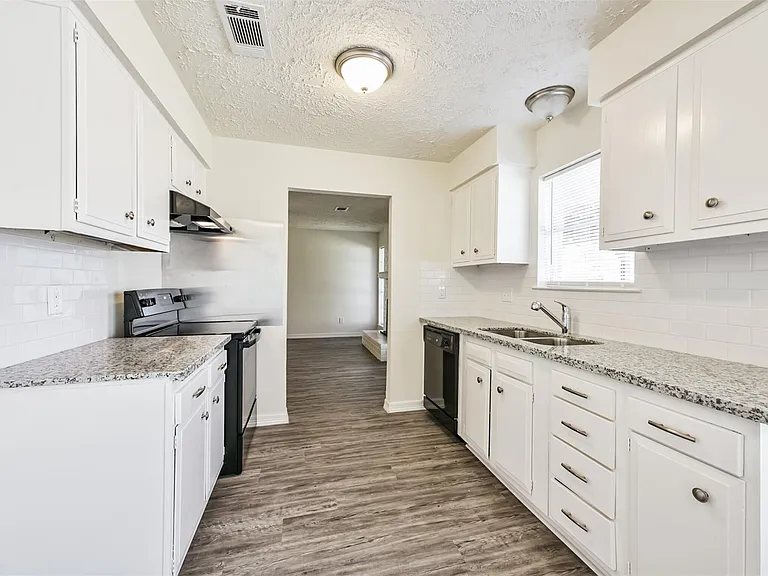 9563 Sutter Park Ln — Photo 10