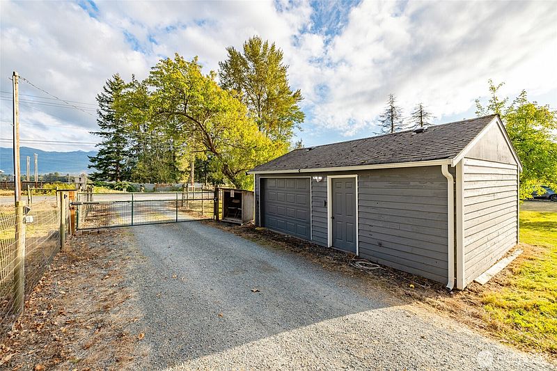 3rd image of 26417 Minkler Road