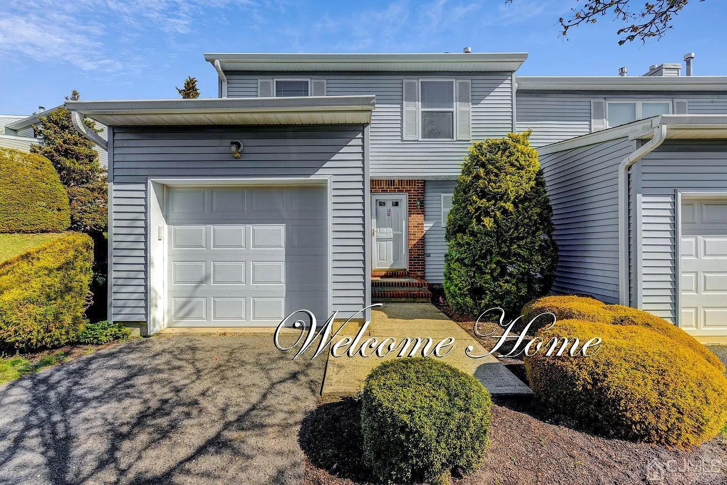 18 Peachtree Ln photo 1
