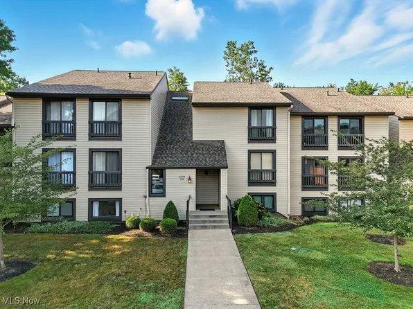 6270 Greenwood Pkwy APT 305, Northfield, OH 44067