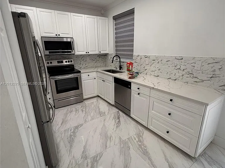 721 NW 170th Ter #721 — Photo 2