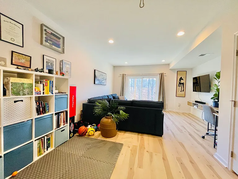 127 Streamview Dr — Photo 29