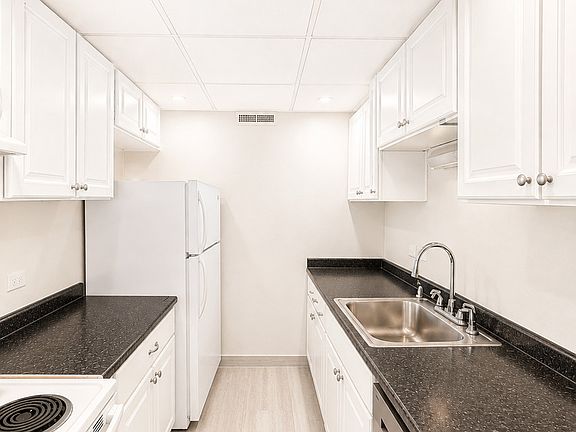 4th image of 3850 S Parkway Dr APT 1G