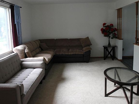 5th image of 6118 Darby Ln